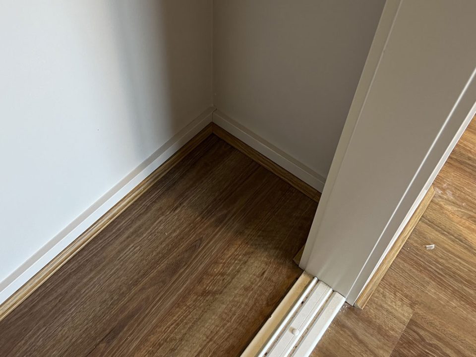 gallery-item